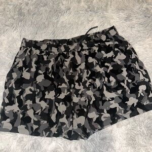 LULULEMON MENS  YEAR OF BUNNY  Shorts